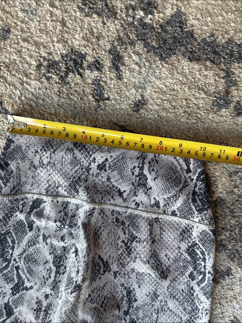 ALO Yoga Gray Snake-Print Stretch Leggings - Picture 5 of 5